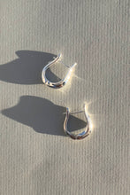 Load image into Gallery viewer, Lyra Hoops Silver