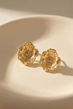 Load image into Gallery viewer, Poppy Studs Gold